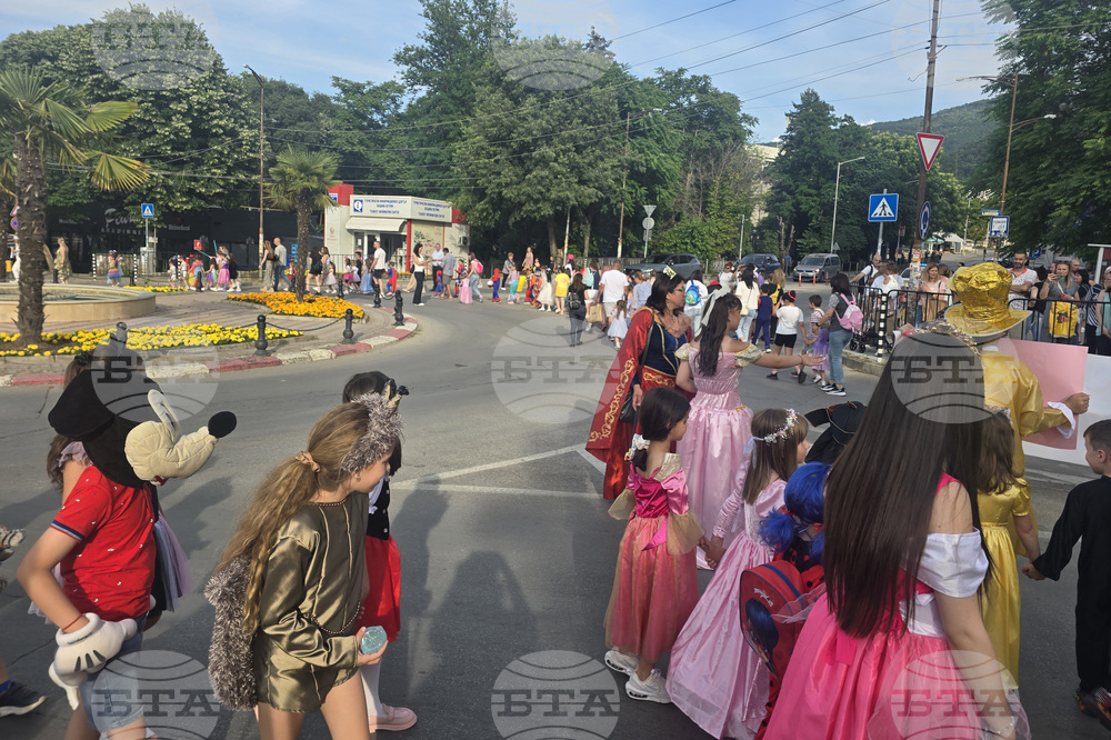 Петрич - Ден на детето - приказно шествие