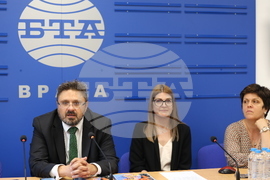 Национален пресклуб на БТА - Враца - 80 години от началото на Националния туристически поход „По пътя на Ботевата чета“ - видео и книга - представяне