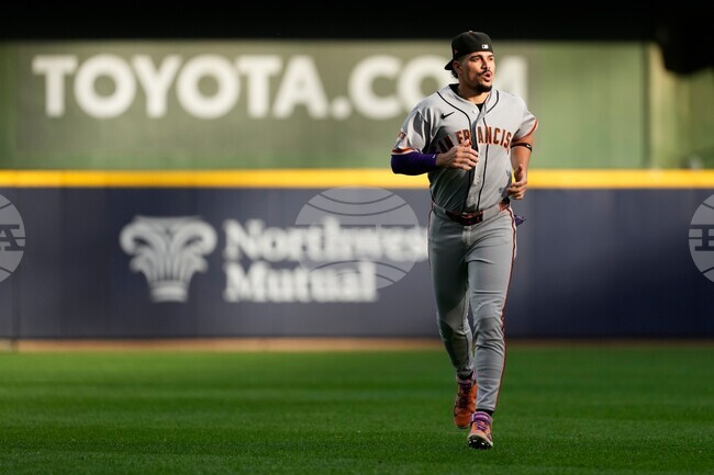 Giants Brewers Baseball