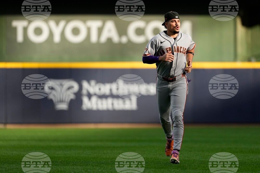 Giants Brewers Baseball