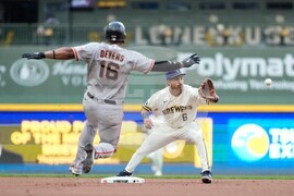 Giants Brewers Baseball