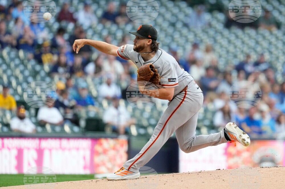 Giants Brewers Baseball
