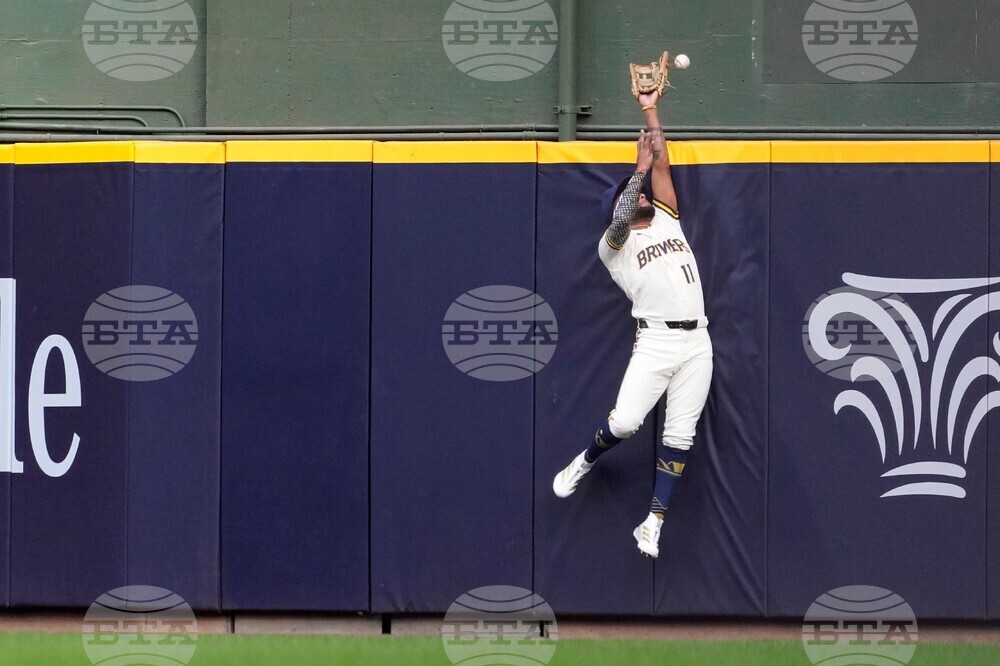 Giants Brewers Baseball