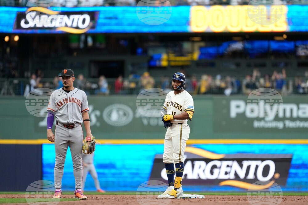 Giants Brewers Baseball