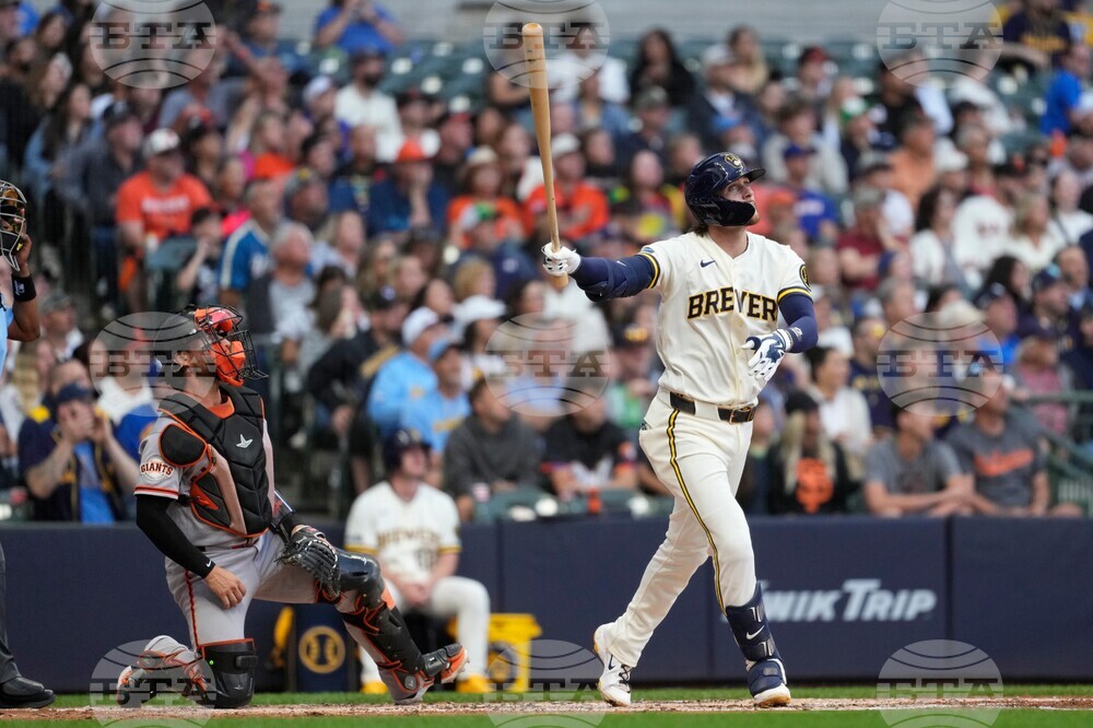 Giants Brewers Baseball