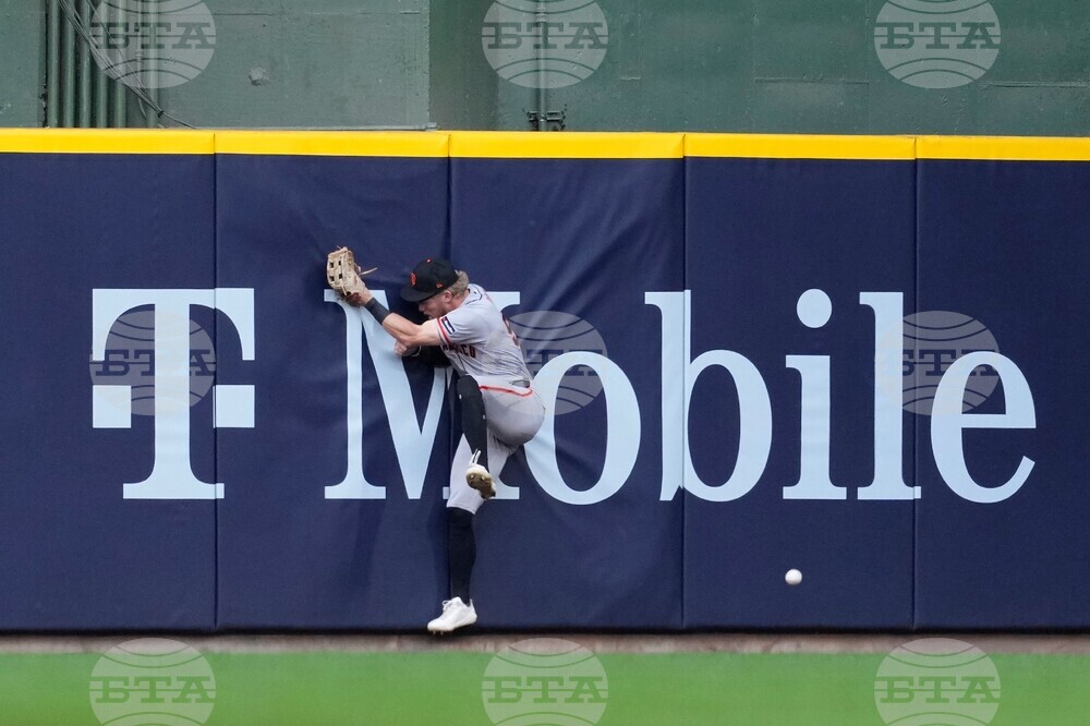 Giants Brewers Baseball