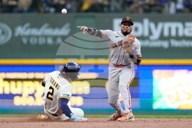 Giants Brewers Baseball