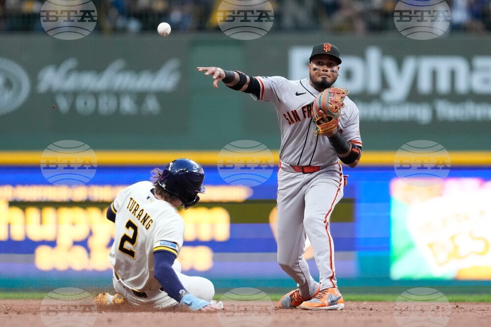 Giants Brewers Baseball