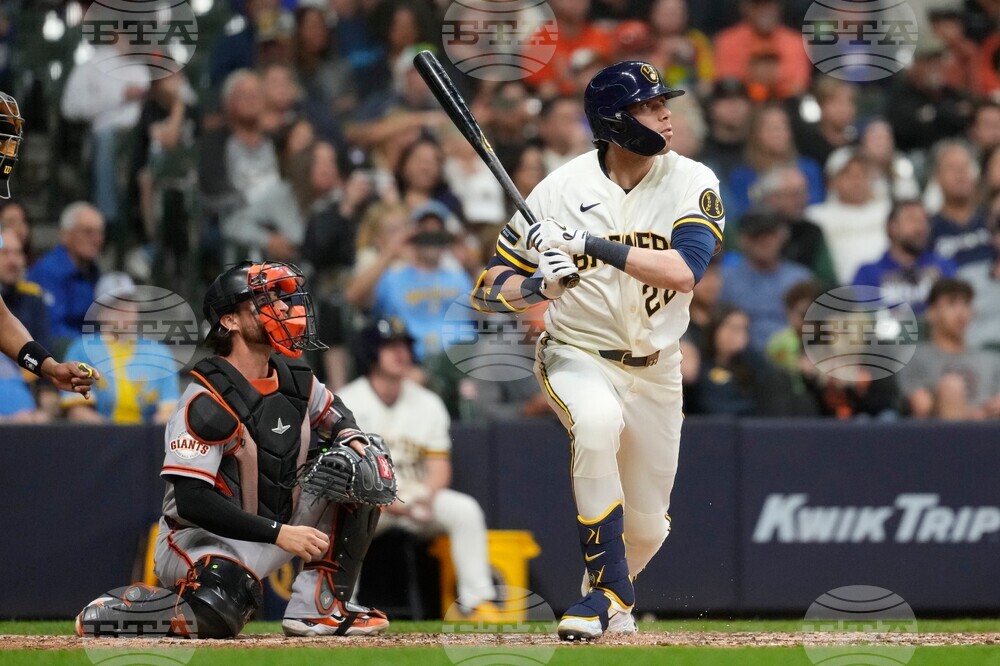 Giants Brewers Baseball