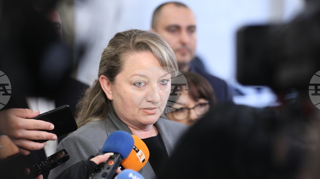 ГЕРБ-СДС няма да подкрепи мерките на управляващите за премахване на ковид добавките към пенсиите и намаляването на партийните субсидии, каза Деница Сачева