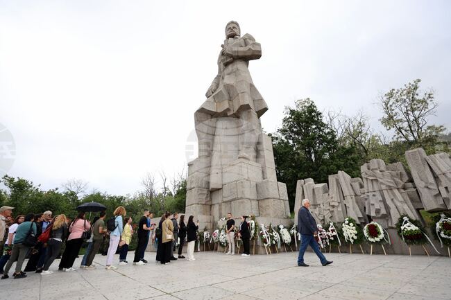 Жители и гости на Калофер склониха глави пред паметта на Христо Ботев и загиналите за свободата и независимостта на България