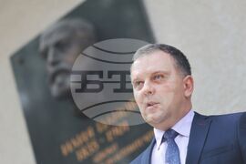 Николай Найденов - Илия Цанов - барелеф - почит