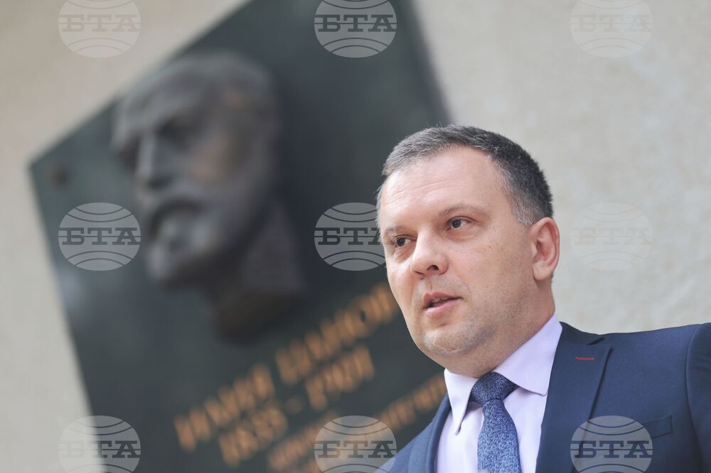 Николай Найденов - Илия Цанов - барелеф - почит