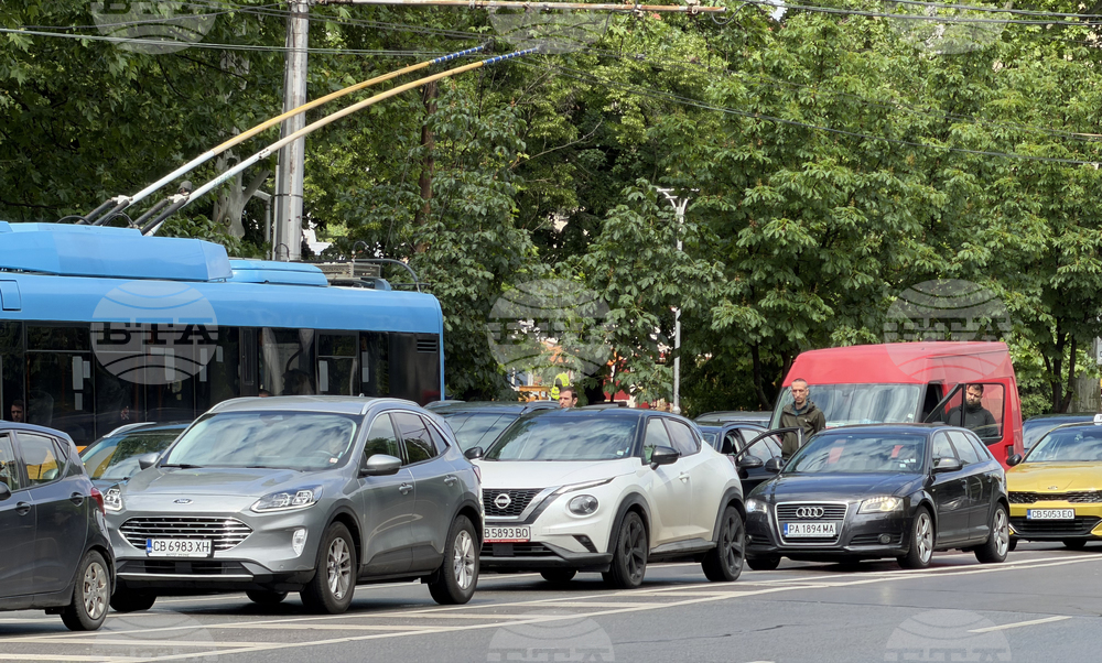 Ден на почит към паметта на Христо Ботев и загиналите за свободата на България - сирени