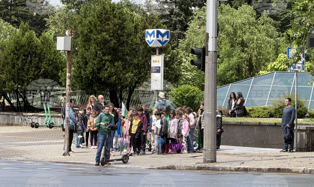 Ден на почит към паметта на Христо Ботев и загиналите за свободата на България - сирени