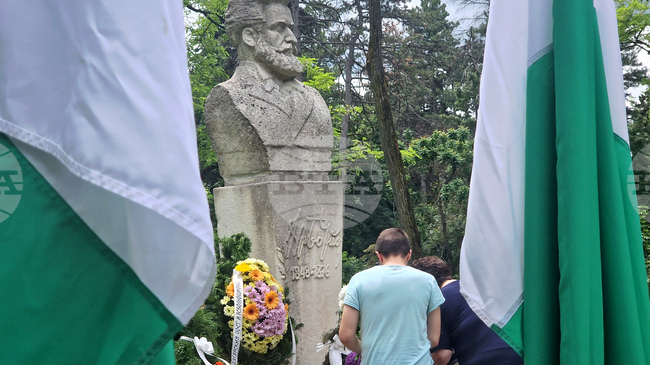 Разградчани сведоха глави в знак на признателност към Христо Ботев и загиналите за свободата на България