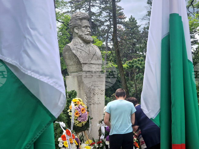 Разградчани сведоха глави в знак на признателност към Христо Ботев и загиналите за свободата на България