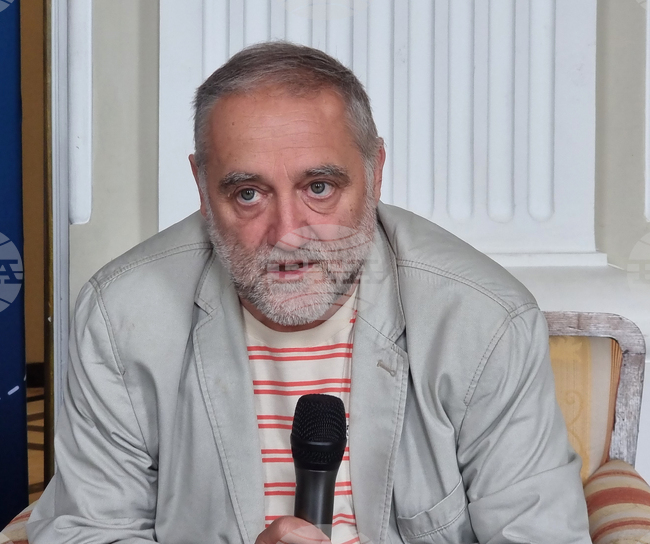 Поезията е изкуството, с което България някога ще мине във вечността, каза Александър Секулов