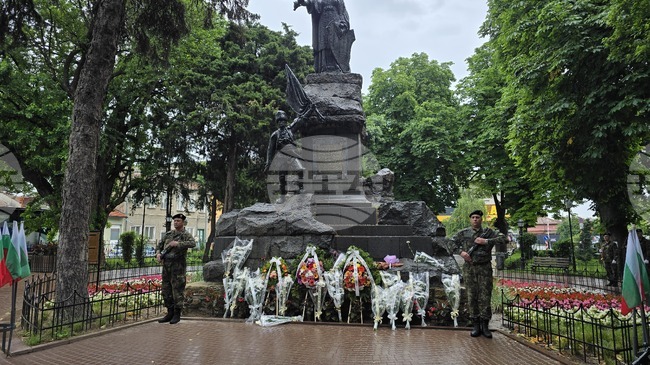 Пред Паметника на свободата в Свищов бе почетена паметта на Христо Ботев и загиналите за свободата и независимостта на България