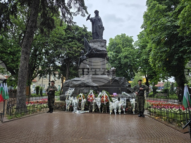 Пред Паметника на свободата в Свищов бе почетена паметта на Христо Ботев и загиналите за свободата и независимостта на България