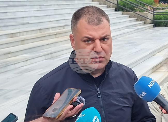 Вината за Баба Алино се прехвърля на лесни за жертване хора, каза един от отстранените служители от общинския строителен контрол