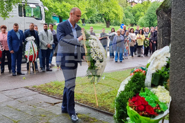 Перник - Ден на Ботев - поднасяне на венци и цветя