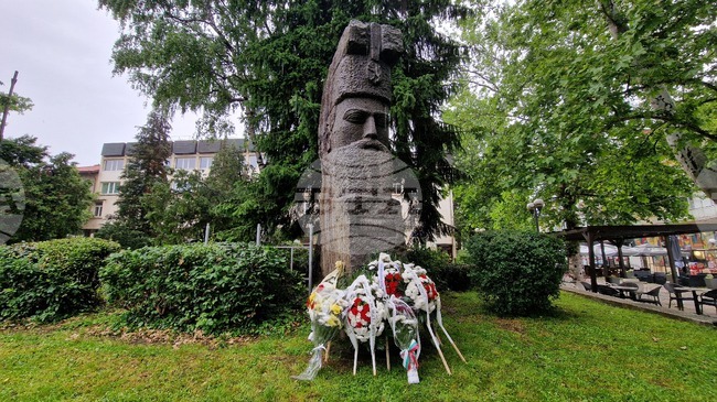 Троян отбеляза 150 години от гибелта на Христо Ботев с поклонение пред паметника на Димитър Икономов – Димитриката