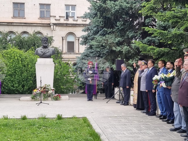 С военни почести във Велико Търново бяха почетени 150 години от гибелта на Христо Ботев