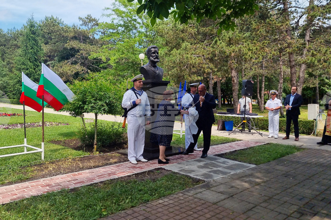 Бюст-паметник на Христо Ботев беше официално открит в Шабла на 2 юни