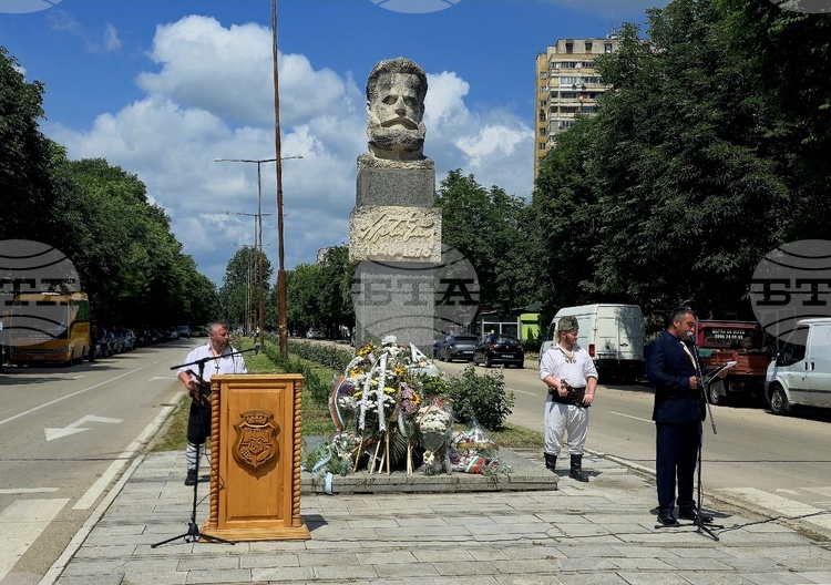 С едноминутно мълчание и полагане на венци Видин почете паметта
