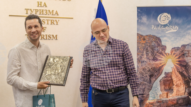 Tourism Ministry Honours Employee Who Reached Mount Everest's Summit 
