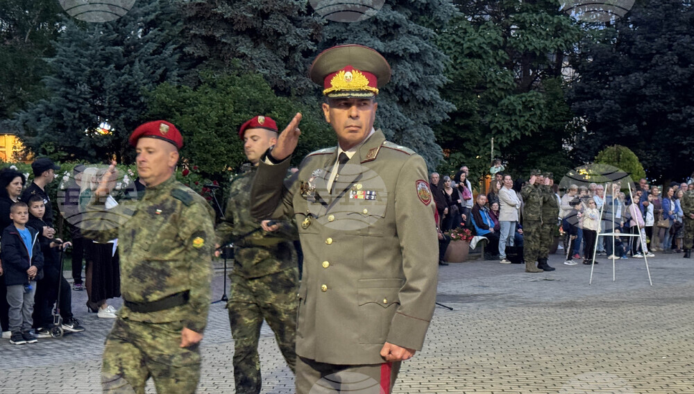 Казанлък - Ден на Ботев - заря-проверка