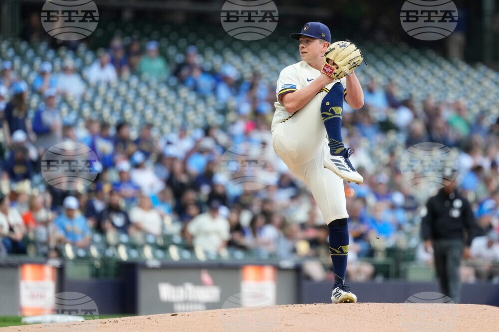 Giants Brewers Baseball
