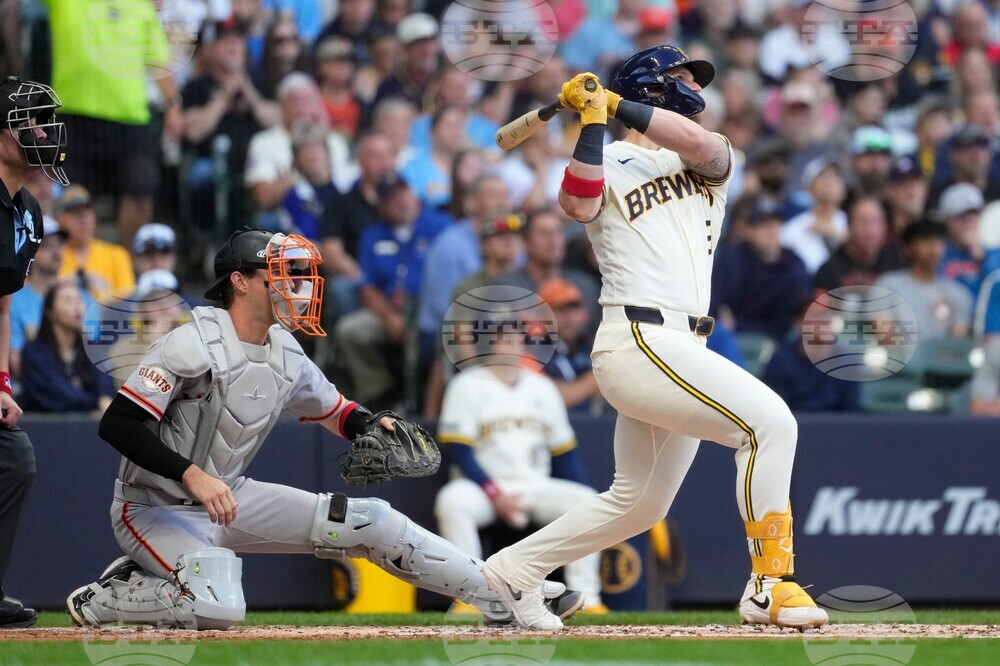 Giants Brewers Baseball