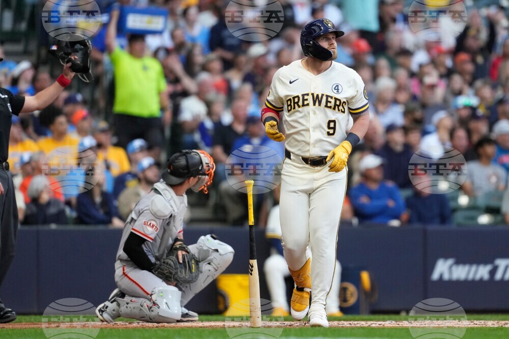Giants Brewers Baseball