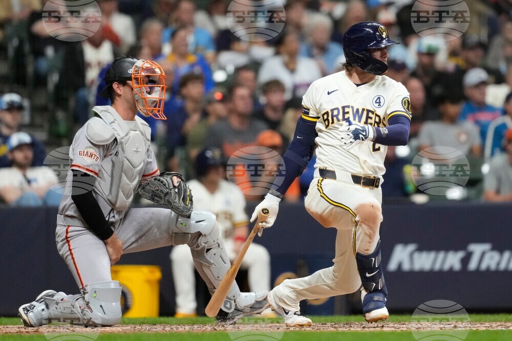 Giants Brewers Baseball