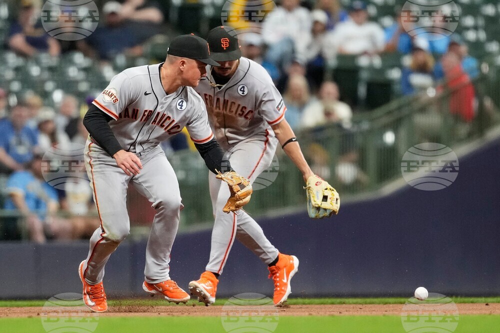 Giants Brewers Baseball