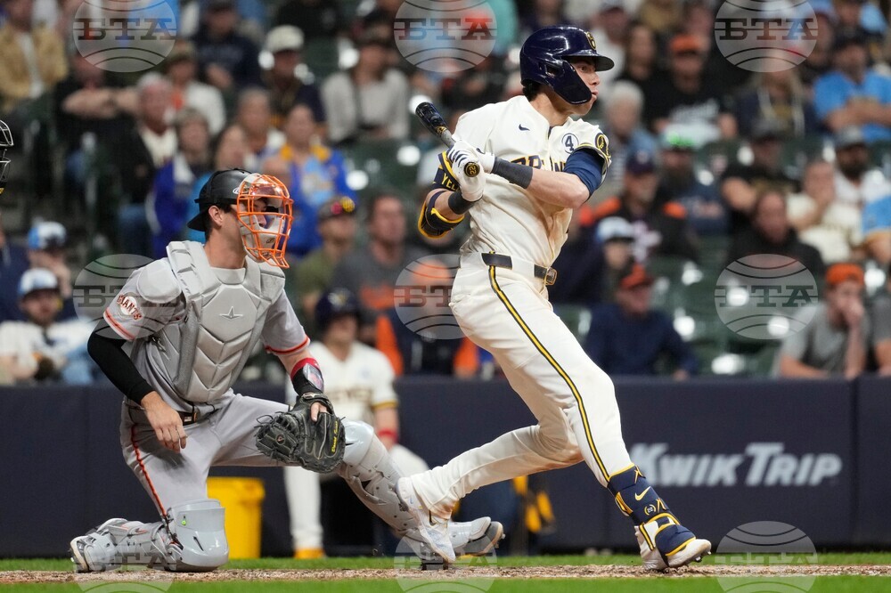 Giants Brewers Baseball
