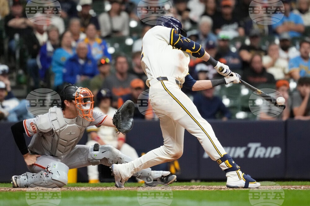 Giants Brewers Baseball