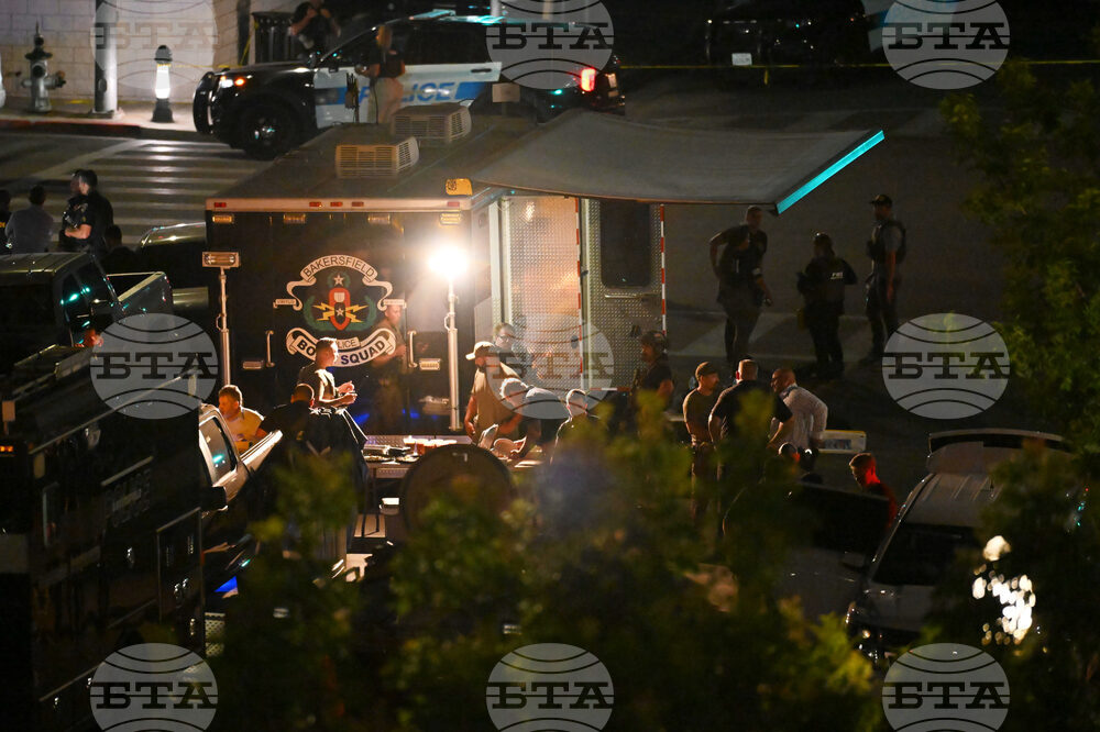 APTOPIX California Man Barricaded