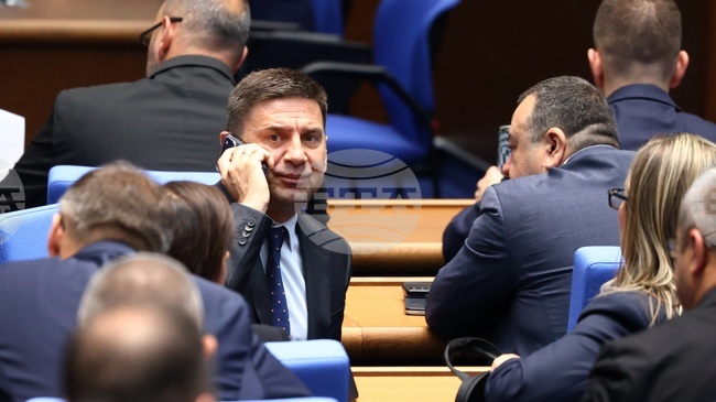 Намаляване на партийната субсидия за получен глас, без ковид добавка за пенсиите от 1 юли и без по-висок таван на дълга, реши окончателно парламентът