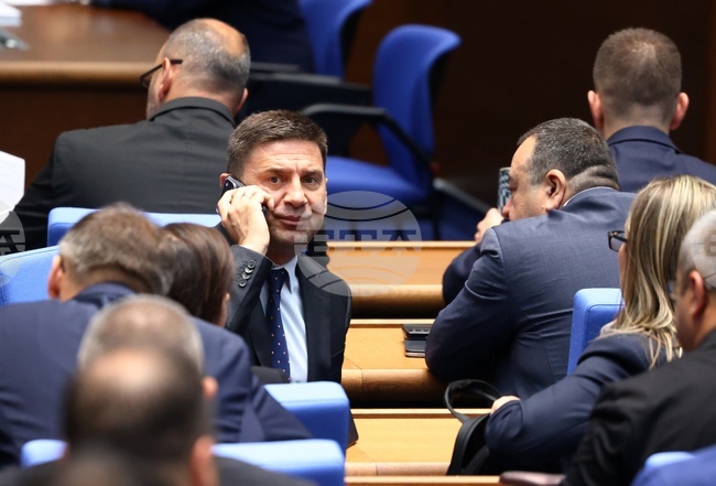 Намаляване на партийната субсидия за получен глас, без ковид добавка за пенсиите от 1 юли и без по-висок таван на дълга, реши окончателно парламентът