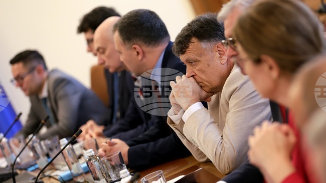 Government Adopts Bill Allowing Up to EUR 3.8 Billion in New State Debt