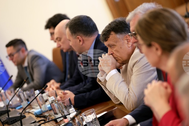 Government Adopts Bill Allowing Up to EUR 3.8 Billion in New State Debt