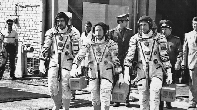 На 7 юни 1988 г. е осъществен вторият съвместен българо-съветски космически полет 