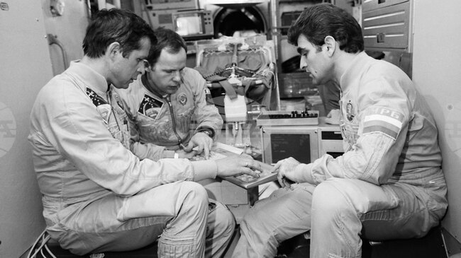 Second Bulgarian Cosmonaut Alexander Alexandrov Dies at 74