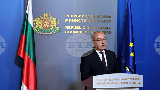 Намаляването на бюджетния дефицит от 7,4% до 3% е възможно и зависи мерките, които ще бъдат предложени с бюджетния закон, заяви финансовият министър