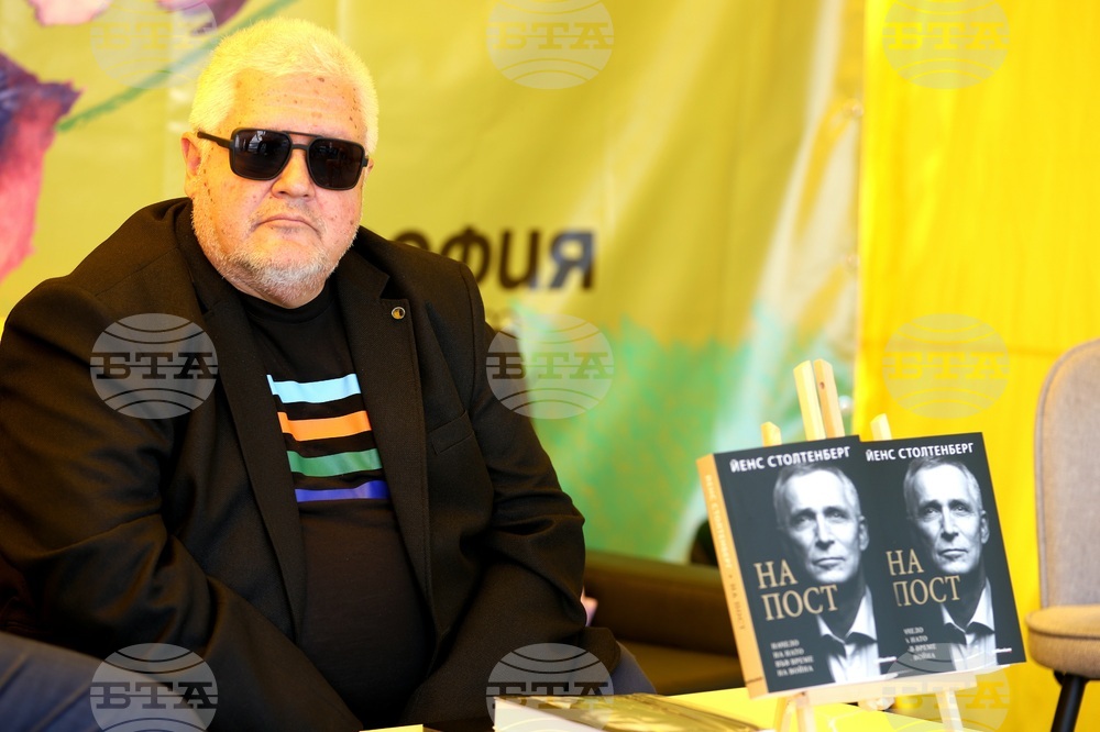 Пролетен панаир на книгата - „На пост. Начело на НАТО във време на война“ - представяне