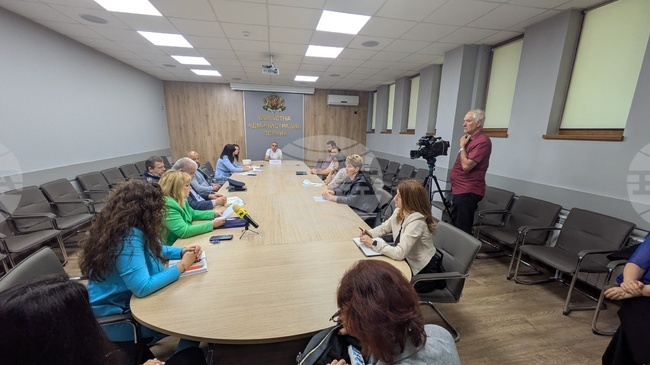Териториалната дирекция на НАП в Перник е приела близо 12 000 данъчни декларации по време на първата кампания след въвеждането на еврото