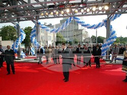 София (8 юни 2004) На тържествена церемония президентът Георги Първанов откри новата Централна автогара в столицата. Пресфото БТА снимка: Елена Дикова/архив 